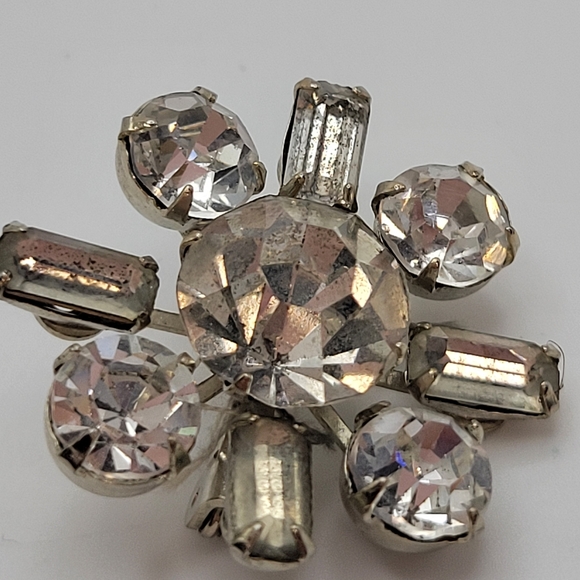 Vintage Rhinestone Starburst Brooch - Picture 2 of 11
